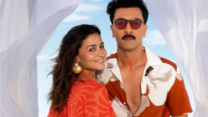 Power Couple Alia Bhatt And Ranbir Kapoor Set The Stage On Fire With Impromptu Dance Act