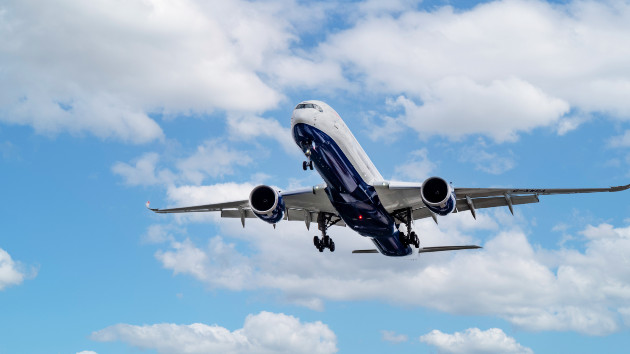 FAA lifts order slashing flights, allowing airlines to resume regular schedules