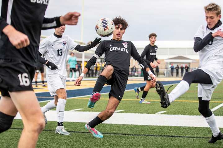 See photos as Leland faces University Liggett in 2025 MHSAA D4 state final