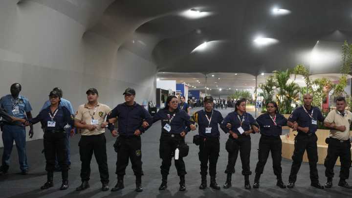 Un incendio obliga a desalojar la cumbre global del clima COP30 en Belém, Brasil