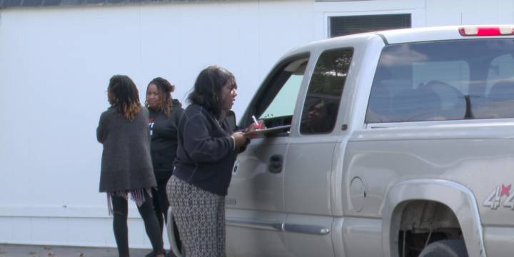 Wallace food giveaway feeds over 100 families before Thanksgiving
