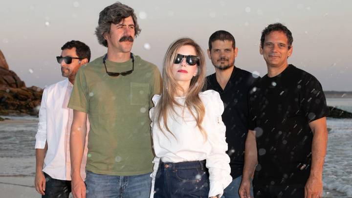 Nadadora, el pop que cierra las heridas con oro