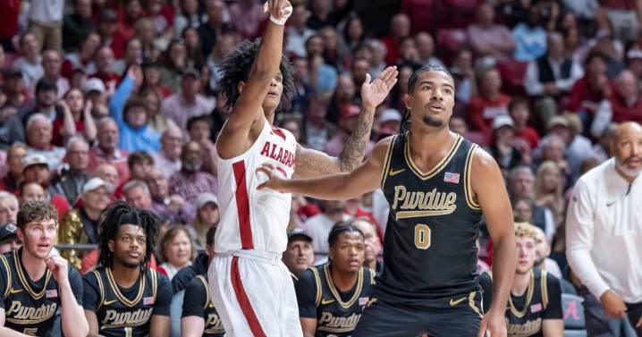 Braden Smith scores 29 and No. 2 Purdue tops No. 8 Alabama in season's first top