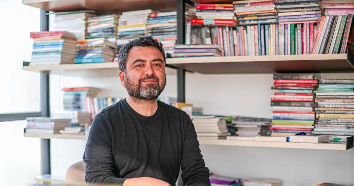 Óscar Contardo: “Ni Aylwin ni Lagos provocaron en sus coaliciones la tragedia electoral que el gobierno de Boric causó en la izquierda”