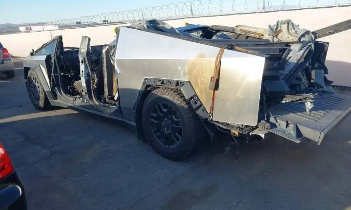 Tesla Cybertruck explosion probe ends with federal involvement and new questions