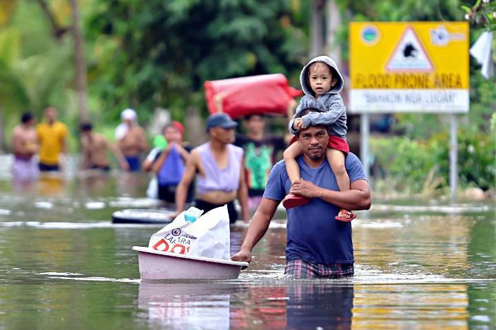 Philippines Evacuates 100,000 as Super Typhoon Fung