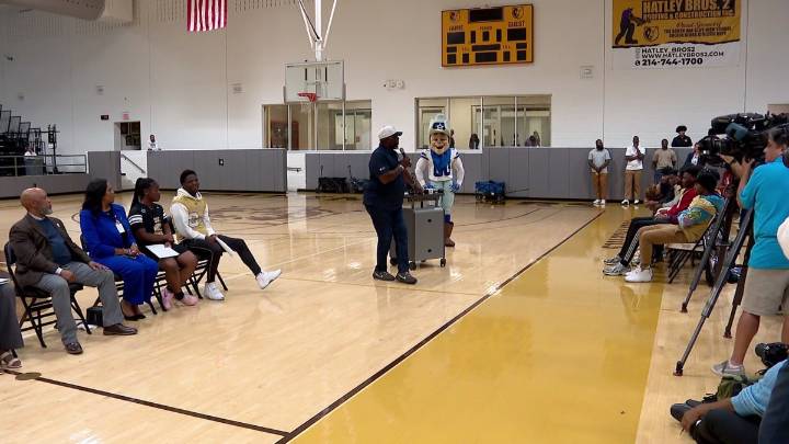 Dallas Cowboys spotlight mental health following emotional win