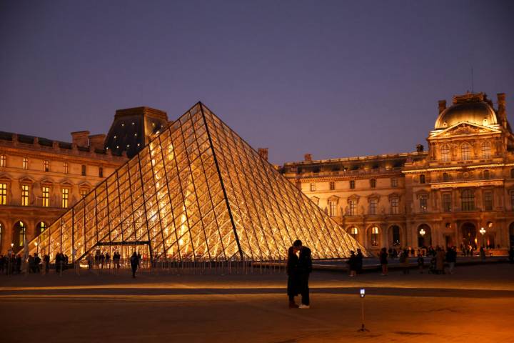 4 more suspects are arrested in Louvre jewel heist, Paris prosecutor says