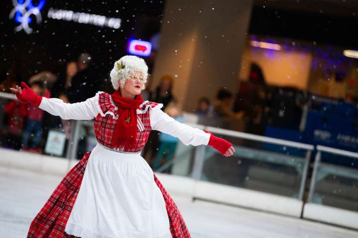 Mrs. Claus rings in the Christmas season at Lloyd Center tree lighting