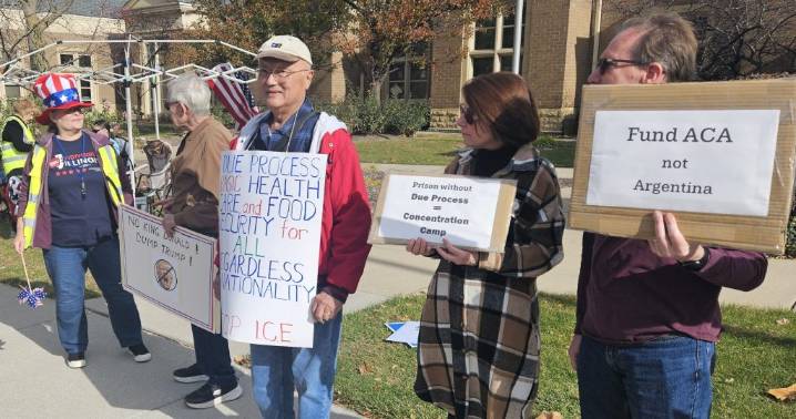 Batavia rally focuses on immigrant rights