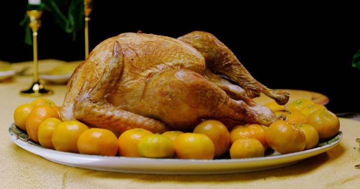 How long can a Thanksgiving buffet sit out? A doctor explains