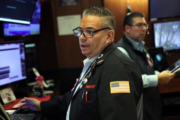 Profundizan acciones de EU pérdidas; Nasdaq cae casi 2%