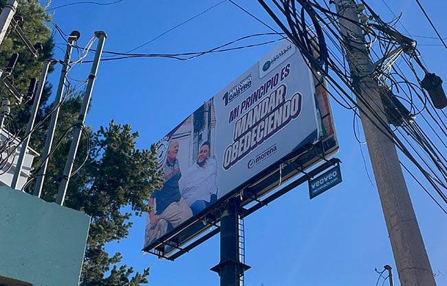 Incumple Tony Castro Ley Electoral; sigue promocionando su informe