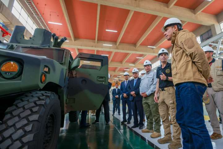 Presidente José Jerí inaugura instalación que reducirá la dependencia de importación de vehículos para defensa y seguridad