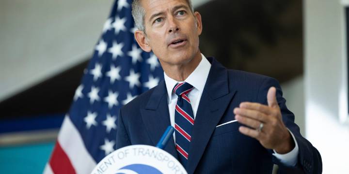 Transportation chief rules out flying for many Thanksgiving travelers unless shutdown ends