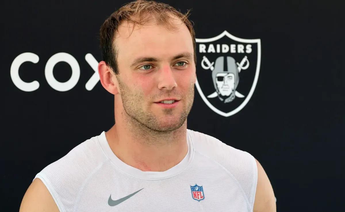 Is Brock Bowers playing tonight for Raiders vs Broncos on TNF in Week 10 of 2025 NFL season?