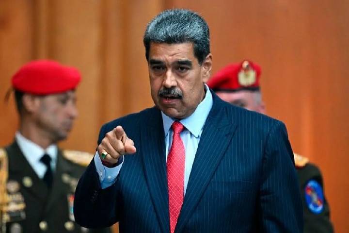 Maduro avisó que "no aceptará órdenes ni amenazas externas"