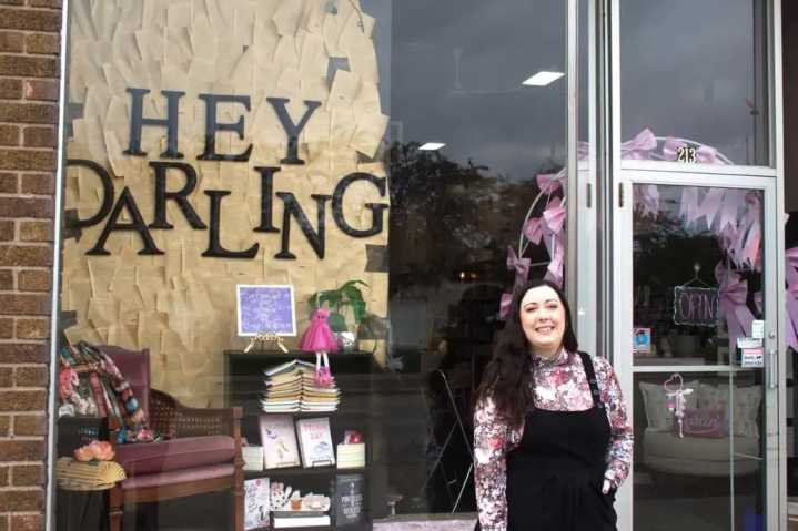 Minnesota’s 2nd romance-only bookstore brings small