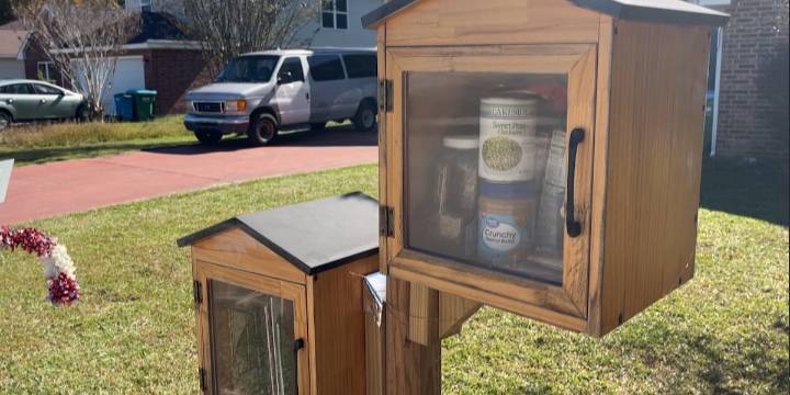 Long Beach business owners pack blessing boxes to help those in need
