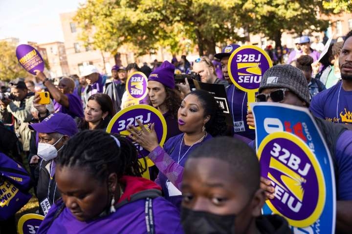 SEIU en Illinois aprueba resoluciones para que el Congreso le ponga fecha de salida a la Junta en Puerto Rico