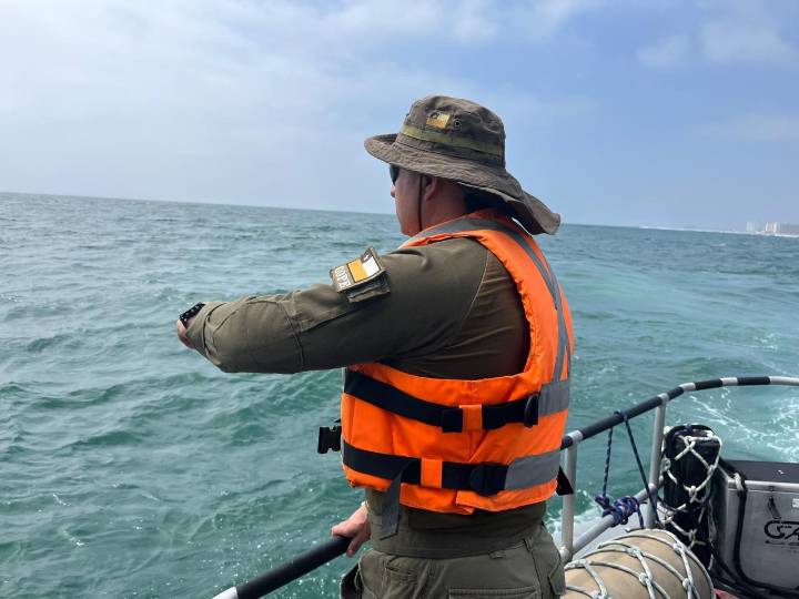 Rescate heroico en La Serena: ciclista salva a cuatro jóvenes que se ahogaban, uno sigue desaparecido