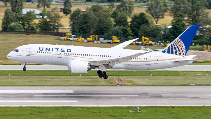 FAA To Propose New Boeing 787 Airworthiness Directive After Uncommanded Altitude Changes