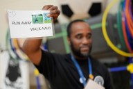 Alumnos de escuelas públicas de EEUU recibirán lecciones de seguridad con armas de fuego