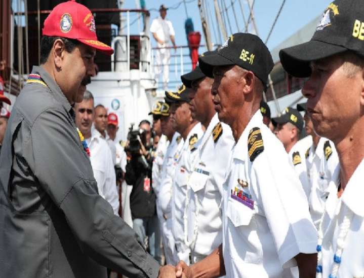 Maduro presenta plan integral de defensa para Caracas y La Guaira con armamento pesado