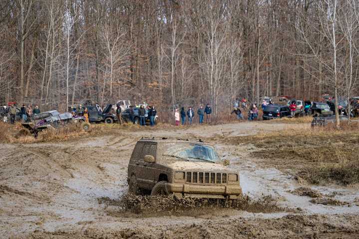 Off-roaders take to the mud for annual ‘Moundsgiving’