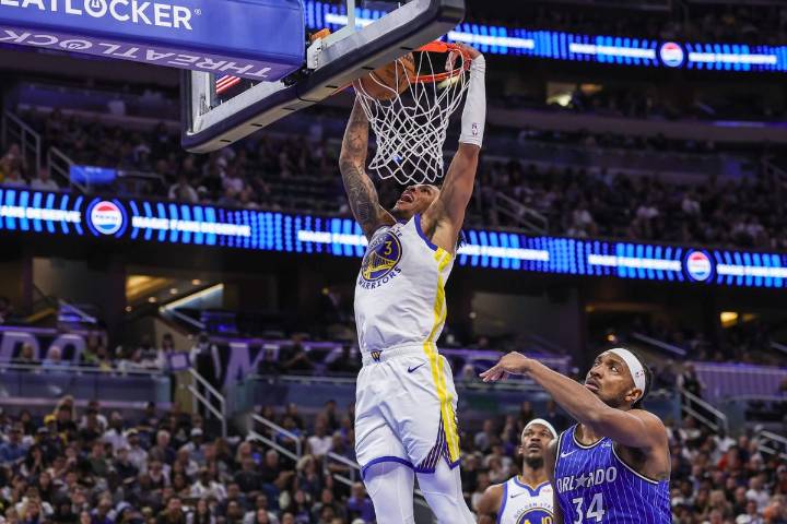 In pregame ceremony, Florida's Todd Golden delivers championship ring to Warriors' Will Richard: 'It was special'
