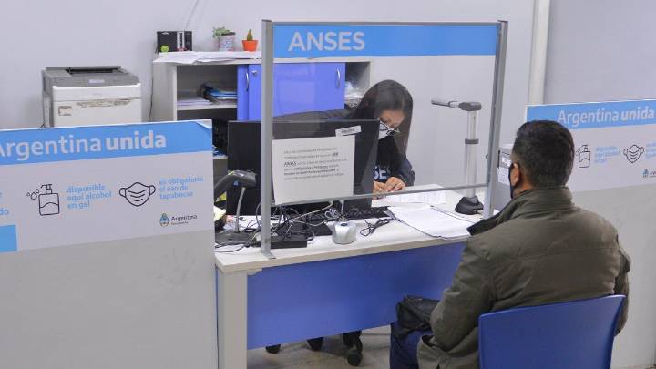 ANSES: las personas que podrán cobrar bonos hasta $300.000