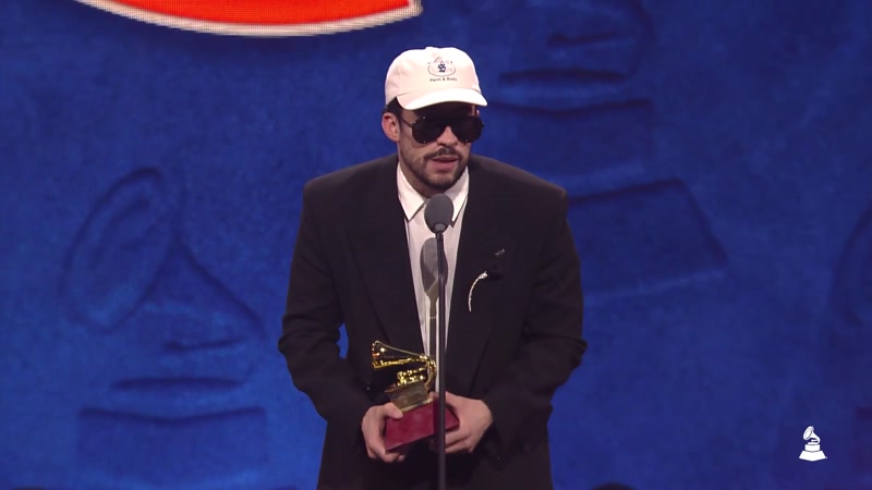 Bad Bunny triunfa en unos sorpresivos Grammy Latinos