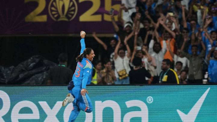 Virat Kohli Leads Celebrations After India’s Historic Women’s World Cup Victory