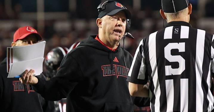 RAPID REACTION | Kicked to the curb: Louisville self-destructs in 20-19 loss to Clemson