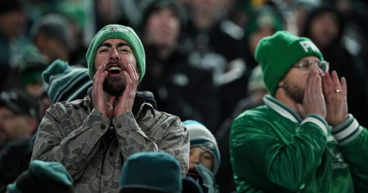 Despite "Fire Kevin" chants from fans, Eagles say offensive coordinator Kevin Patullo will keep his job