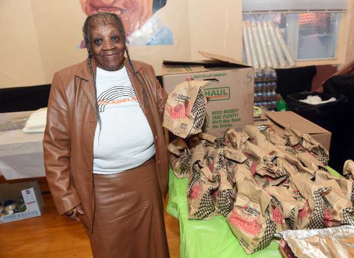 N.J. woman continues 26-year Thanksgiving tradition honoring essential workers