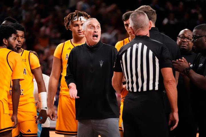 Deadspin | Texas, Arizona State hopeful of parlaying Maui tourney to later success