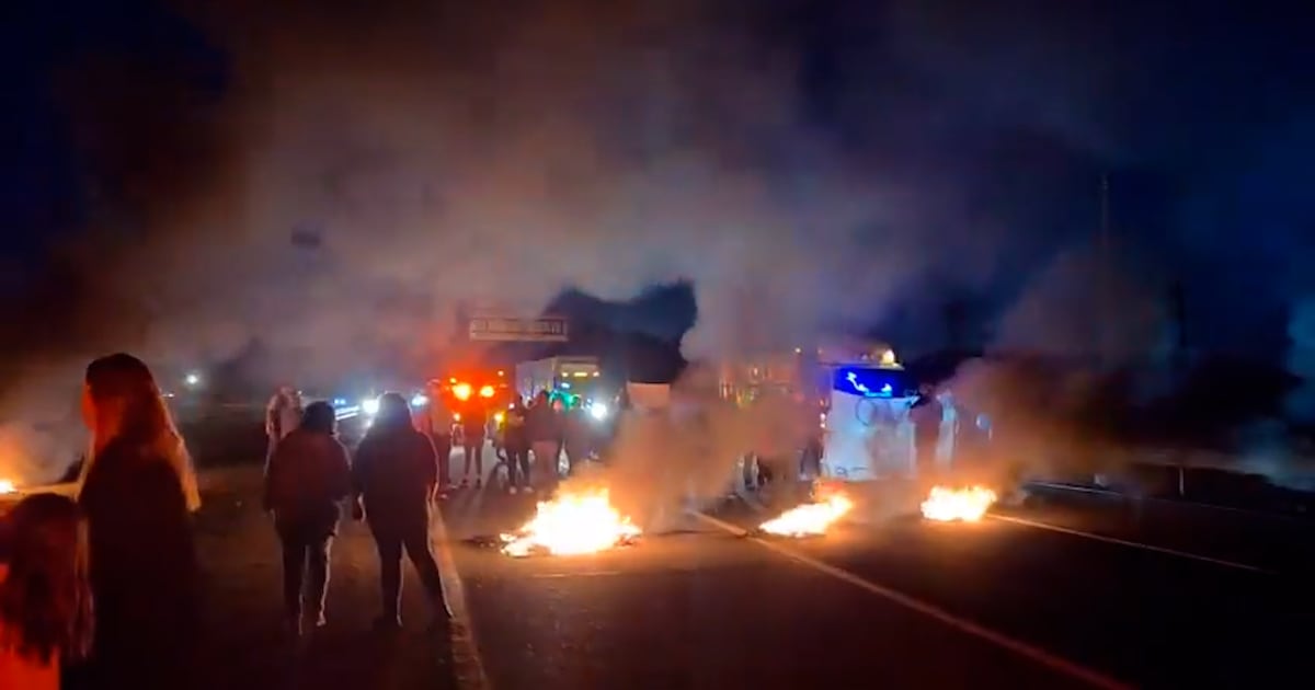 Vecinos de Tiltil protestan con barricadas por transformación de Punta Peuco a cárcel común