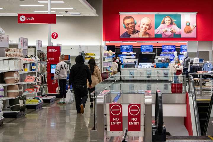 Cele|bitchy | Targetâs new policy requires employees to smile, wave & talk to nearby customers