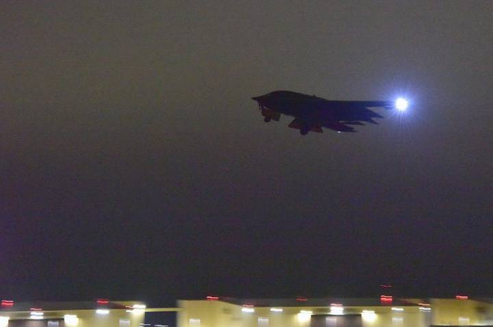 Trump advierte que espacio aéreo de Venezuela debe considerarse cerrado en su totalidad