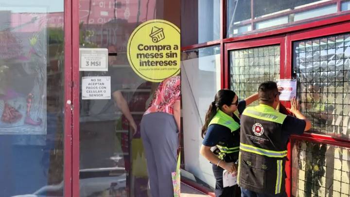 Observan a Persona Dentro de Tienda de Conveniencia a Pesar de su Clausura en Todo Sonora