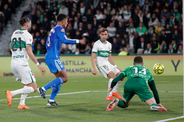 2-2.- El Elche arranca un empate ante un Madrid a remolque
