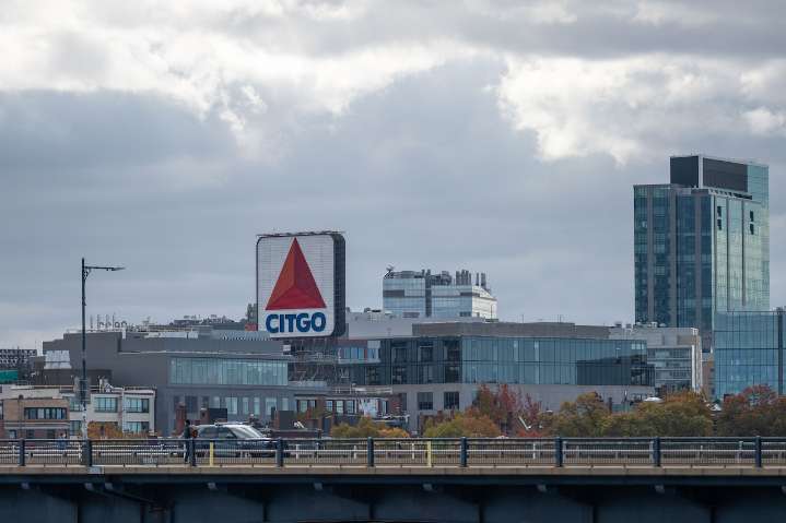 Mass. weather: Cloudy, warm Sunday before cold front moves