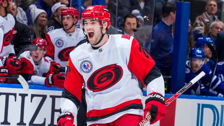 Hurricanes score 3 straight, rally past Maple Leafs for 4th win in row