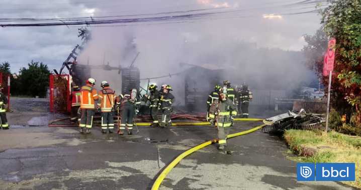 Dos personas mueren calcinadas en incendio que destruyó vivienda en Temuco