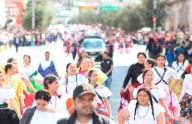 Recorren con danzas la ruta del Desfile