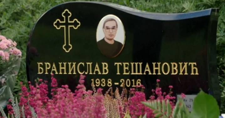 'World's loneliest man' found four years after dying as music in flat was still playing