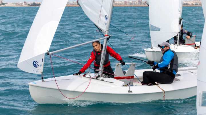 Ángel Ballesteros, Sonia Hidalgo y José María Guerrero, en el top 5 del Circuito Nacional snipe de vela