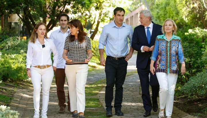 Familia Piñera Morel se reunió con Kast y le entregó su apoyo para la segunda vuelta: "El adversario es una candidata del PC"