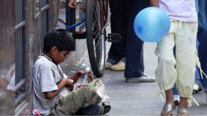 Preocupante: 1 de cada 3 hogares con niños y adolescentes restringe comidas y no cubre sus gastos corrientes